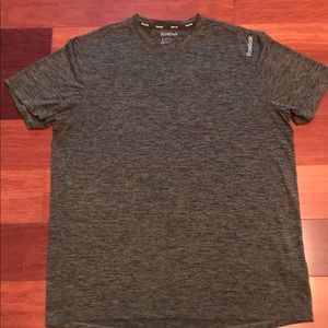 Men’s Reebok athletic pullover T-shirt. Size L